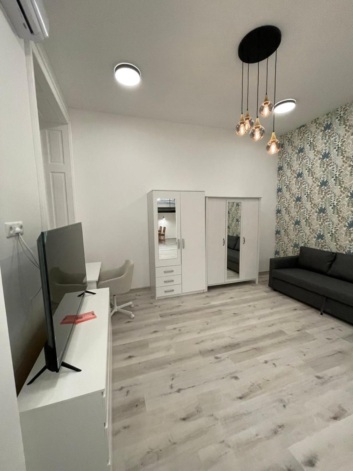 Szekely Apartment Near Deak Ferenc Square With Free Parking In Garage Будапешт Экстерьер фото